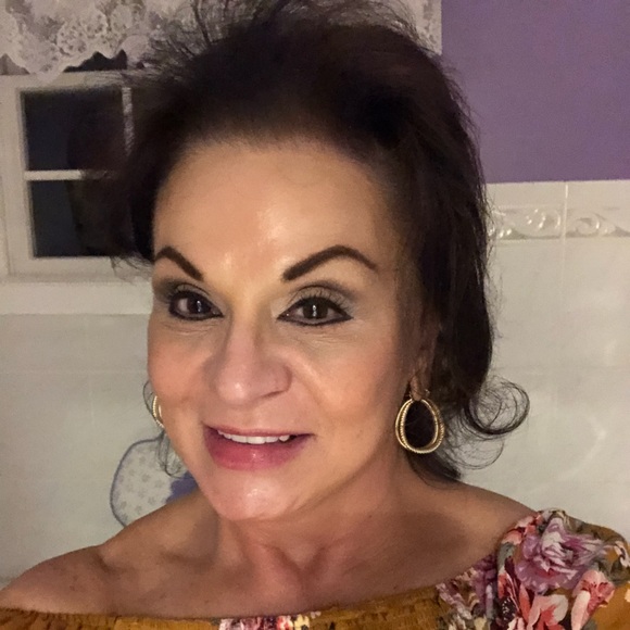 Meet your Posher, Deborah - Picture 13 of 16